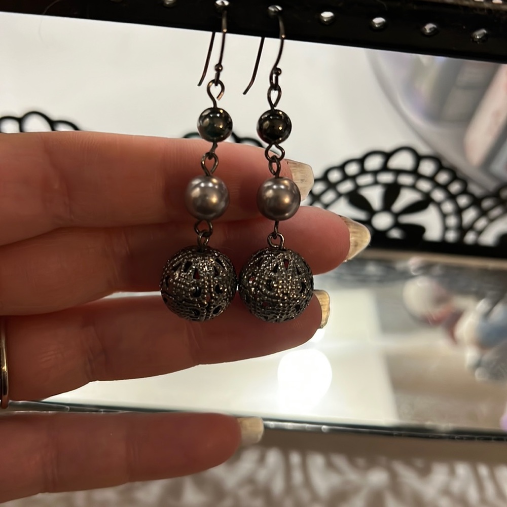 Drop bead earrings (silver/black)